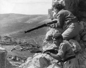 Israeli soldiers at 1948 war. Credit: ‘יום בהיסטוריה’ FB page.